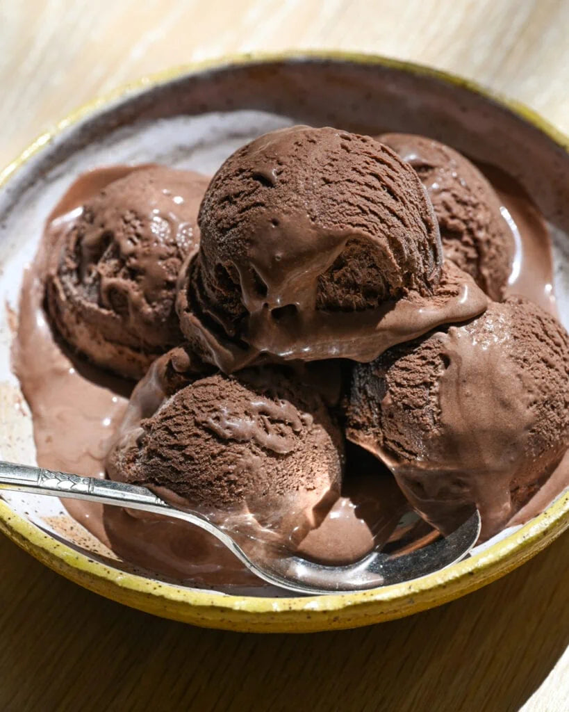 no-churn-chocolate-ice-cream-7-819x1024__PID:f01da92a-fe96-4f8a-a93e-4a1d1fd02348